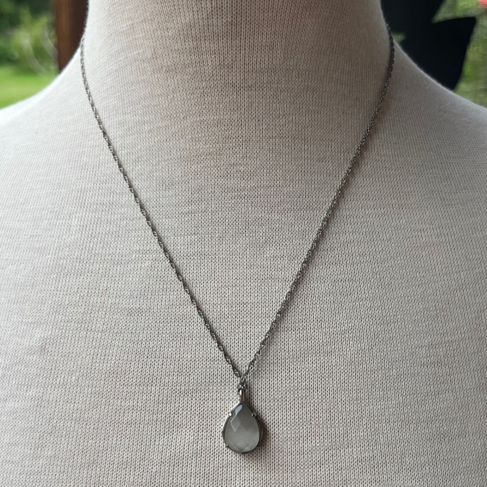 Kendra Scott Silver Tone Grey Teardrop Faceted Stone Pendant Necklace Adjustable